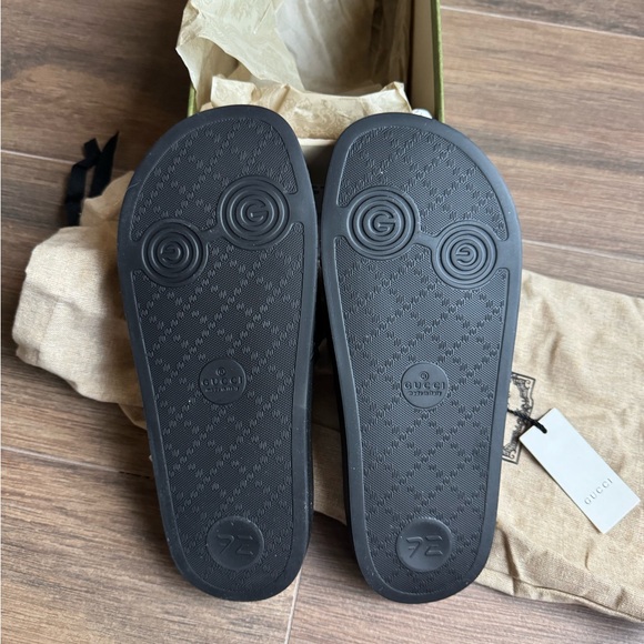 NIB Gucci rubber slides
100% authentic - Picture 4 of 7